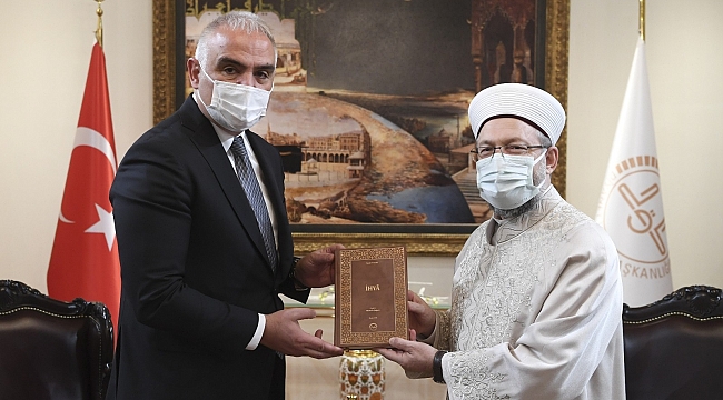 Kültür ve Turizm Bakanı Ersoy'dan Diyanet İşleri Başkanı Erbaş'a geçmiş olsun ziyareti
