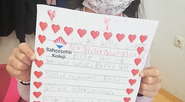 Minik öğrencilerden sağlık çalışanlarına duygulandıran mektup