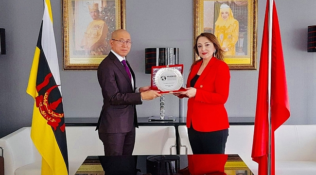 Nezaket Emine Atasoy Brunei Ankara Büyükelçisine ziyarette bulundu