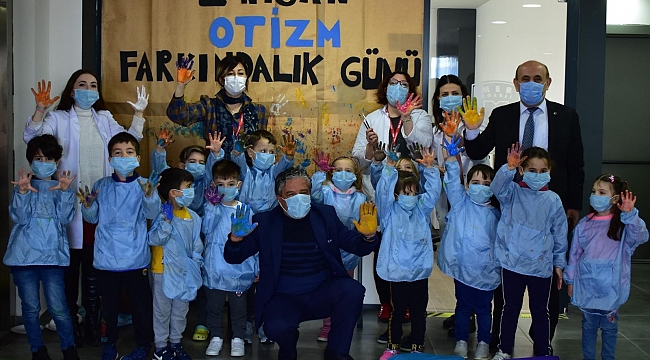 Otizm farkındalığının farkına vardılar