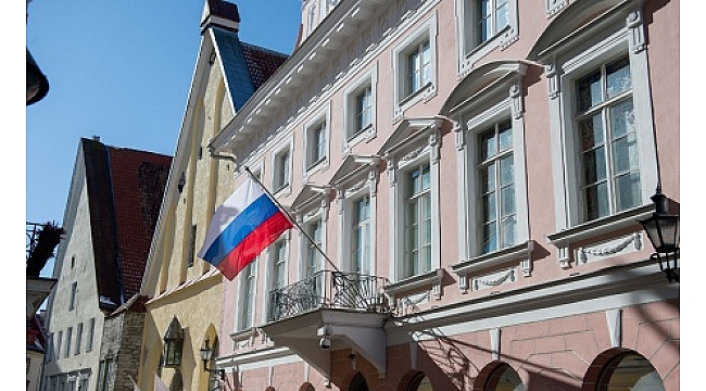 Rus diplomatlar üç ülkede