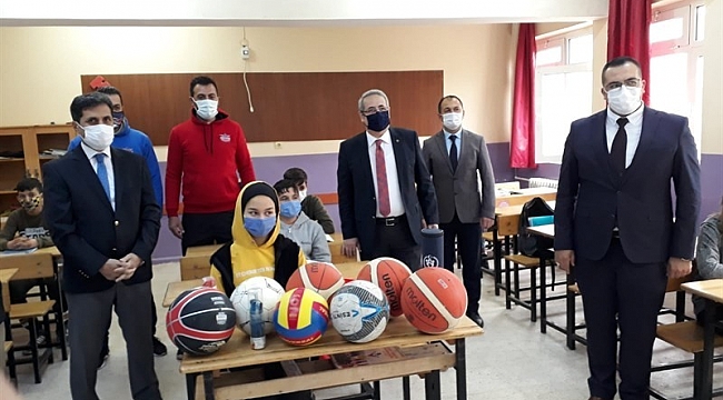 Salihli'de "Paylaşacak bir kitabım var" projesi