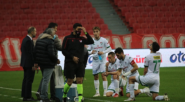 Samsunspor ve Bursasporlu futbolcular oruçlarını maçta açtı