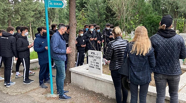 Tevfik Lav mezarı başında anıldı