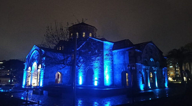 Trabzon'daki Ayasofya Camii mavi görüntüsü ile büyüledi