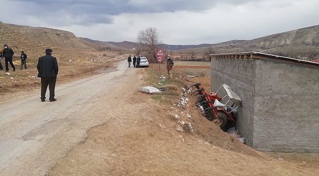 Traktör devrildi: 2 yaralı