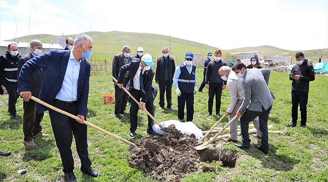 Tuşba Belediyesinden 'Model Ceviz-Badem Bahçesi' projesi