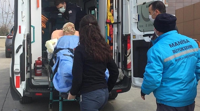 Üstüne oturduğu tiner tenekesi patladı, alevler içinde kaldı