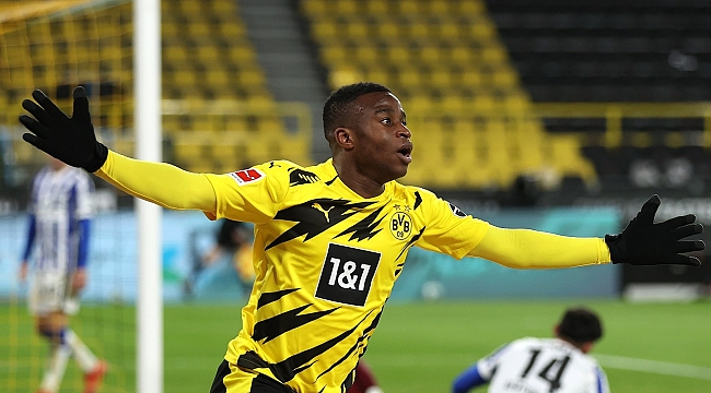 Youssoufa Moukoko sezonu kapattı