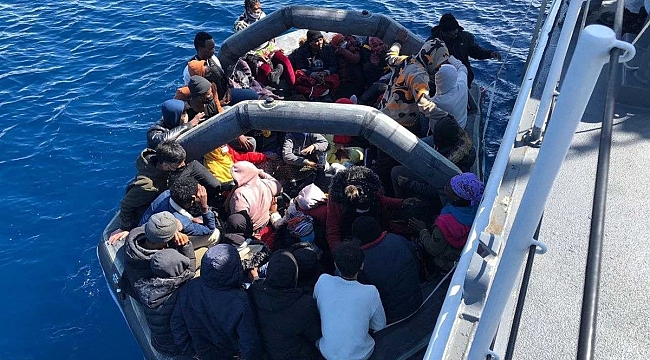 Yunanistan unsurlarınca geri itilen 36 düzensiz göçmen kurtarıldı