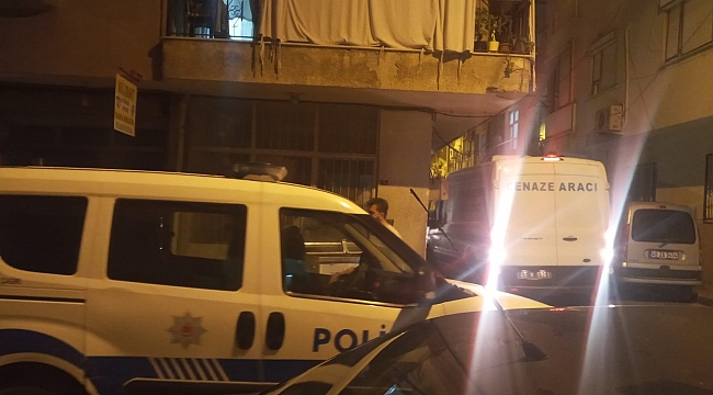 Babasını bıçakla öldürdü