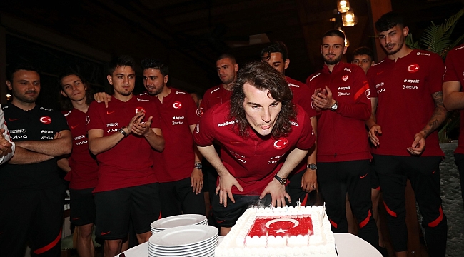 Çağlar Söyüncü'nün 24. yaş günü kutlandı