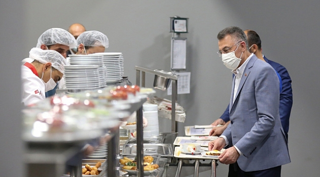 Cumhurbaşkanı Yardımcısı Oktay işçilerle birlikte sahur yaptı