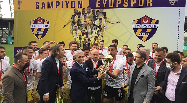 Eyüpspor şampiyonluk kupasını aldı