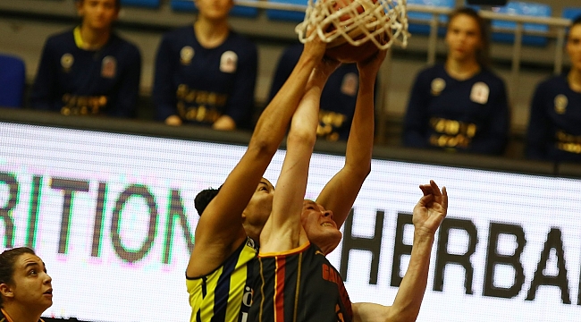 Fenerbahçe seride 2-0 öne geçti