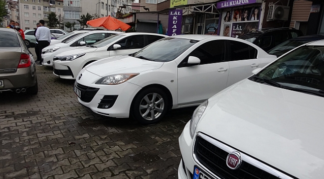 Fiyatları anormal şekilde artan ikinci el otomobiller elde kalıyor