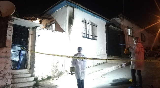 İzmir'de molotof atıldığı ileri sürülen müstakil evde yangın çıktı