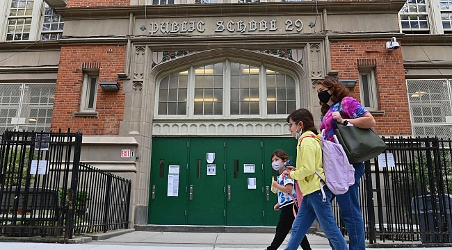 New York'ta 1 milyon öğrenci sınıflara dönüyor