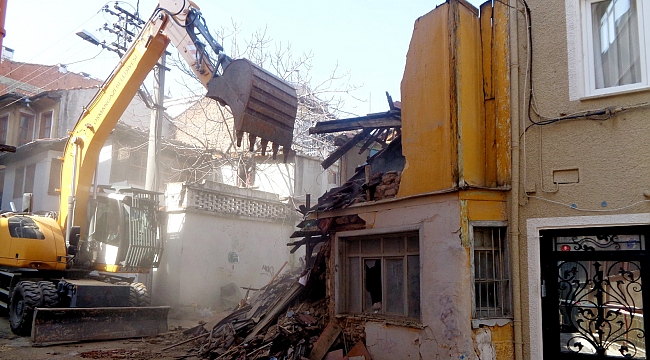 Osmangazi’de metruk binalar bir bir yıkılıyor