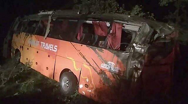 Pakistan'da otobüs kazası: 15 ölü, 20 yaralı