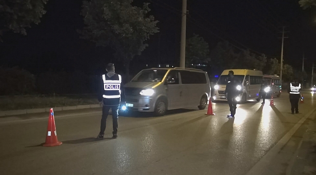 Uygulama noktasından kaçarken polisi şehit ettiler