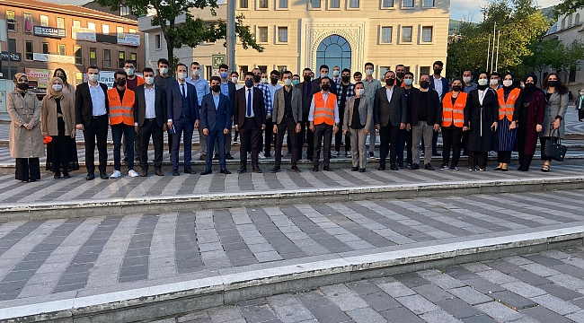 Ak Gençler Bursaspor’un 58. yaş coşkusunu vatandaşlarla paylaştı
