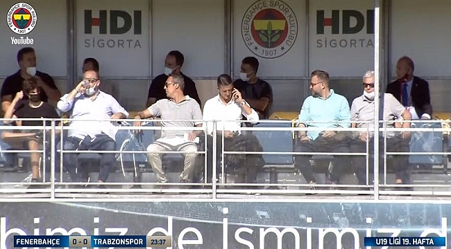 Ali Koç, Sırp menajer ile birlikte maçı takip ediyor