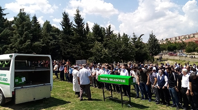 Bir babanın en acı günü; 2 kızını aynı anda toprağa verdi