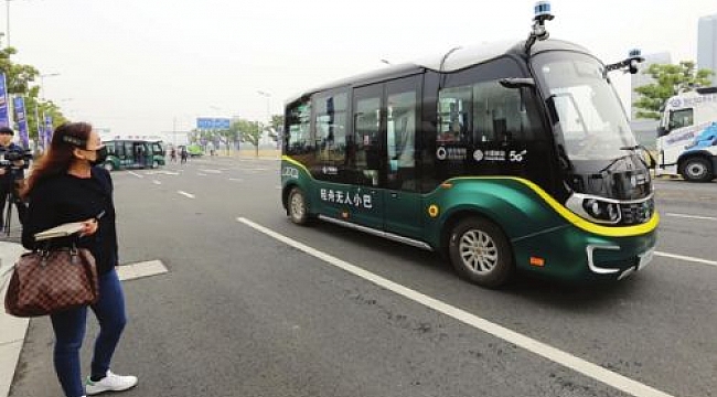 Çin'de sürücüsüz otobüs ve taksiler hizmete giriyor