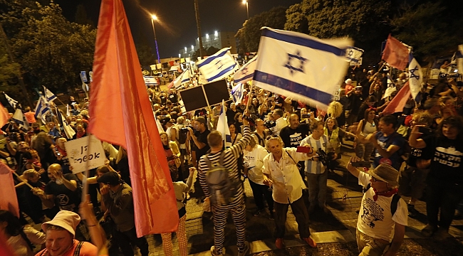 İsrailliler Netanyahu'nun gidişini kutladı