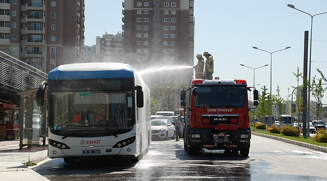 İzmir'de elektrikli otobüs yandı