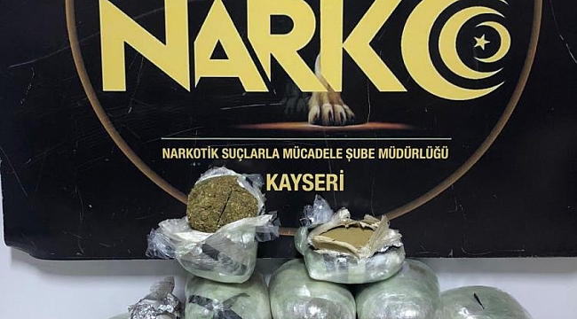 Kargo aracına uyuşturucu operasyonu: 10 kilo esrar ele geçirildi