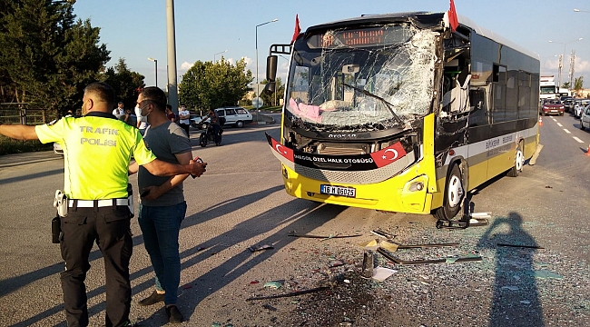 Otobüsler çarpıştı