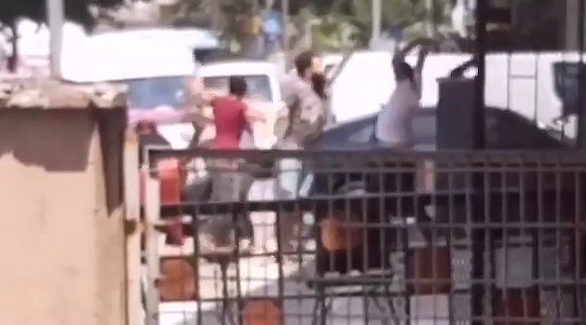 Sandalyeler tabureler havada uçuştu, ortalık savaş alanına döndü