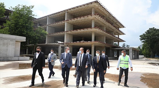Vali Canbolat yeni belediye binası şantiyesini inceledi
