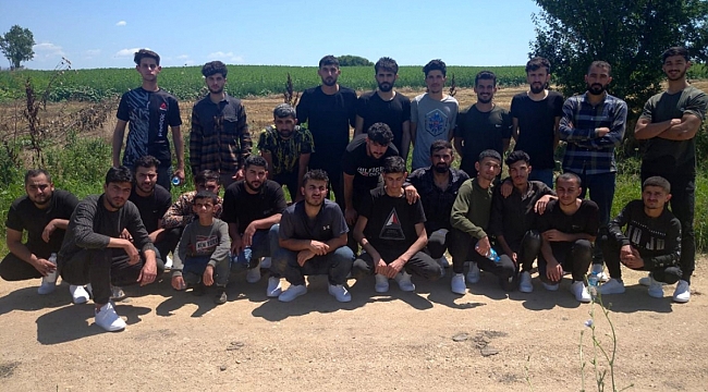 Yunanistan, 42 mülteciyi soyup Türkiye'ye geri yolladı