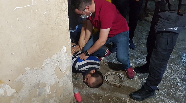 Annesini, eşini ve beş çocuğunu rehin aldı