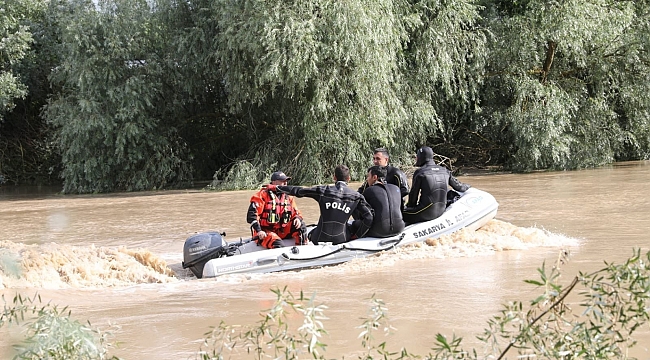 Arkadaşlarından helallik isteyerek girdiği nehirde kaybolan genç bulundu