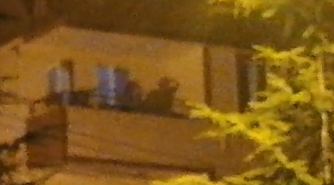 Balkonda tabancayla intihar anı kameraya yansıdı