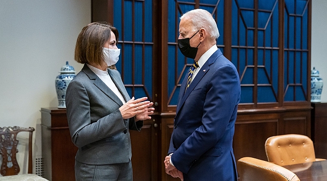 Biden, Belaruslu muhalif lider Tikhanovskaya ile Beyaz Saray'da bir araya geldi