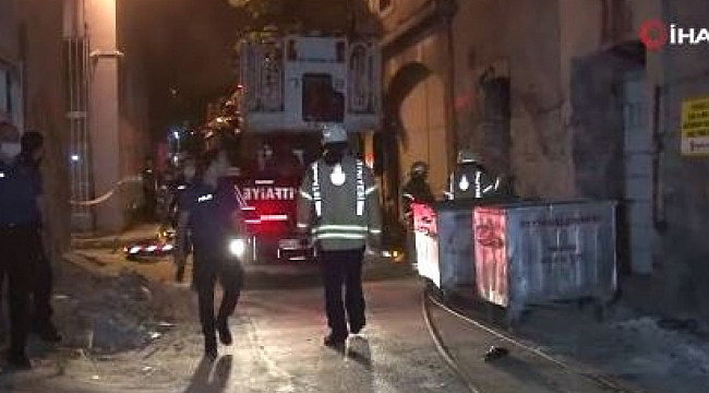 Fatih'te çöken 3 katlı metruk binadan 1 kişi sağ çıkarıldı
