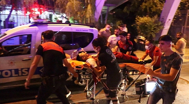 İzmir'de bıçaklı, kaldırım taşlı 'omuz atma' kavgası: 1 ölü, 3 yaralı