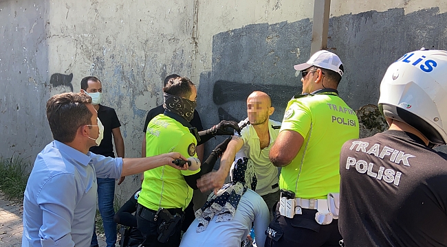 Polisin silahını almaya çalışan şahıs etkisiz hale getirildi