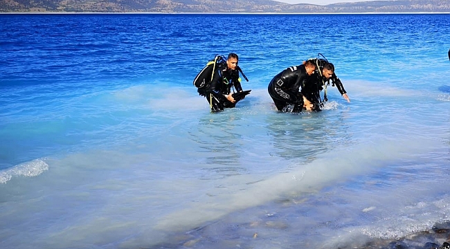 Salda Gölü'ne giren genç boğuldu