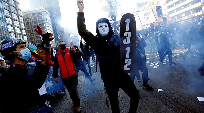 Şili'de yeni anayasa protestoları
