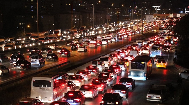 Trafiğe kaydı yapılan taşıt sayısı aylık yüzde 35,7 arttı