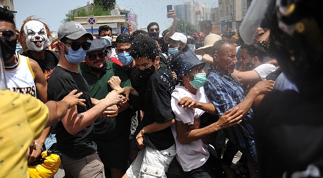 Tunus'ta hükümet karşıtı protesto