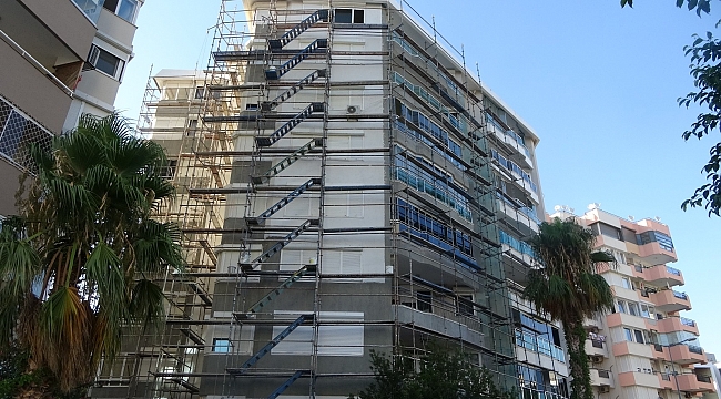 12 metre yükseklikteki iskeleden düşen işçi hayatını kaybetti
