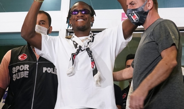 Beşiktaş'ın golcüsü Batshuayi, İstanbul'a geldi