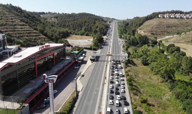 Bursa'da orman yangınına tedbir için ana yolu trafiğe kapatıp tellere bakım yaptılar
